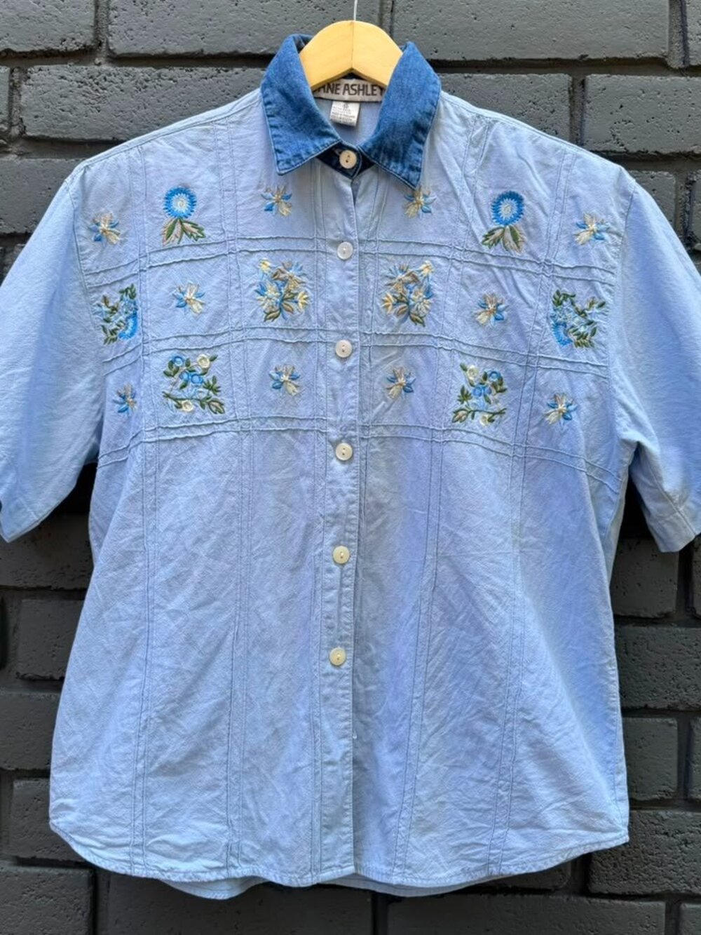 VTG 90s Jane Ashley Chambray Button Up Floral Embroidered Boho Cotttage Coastal